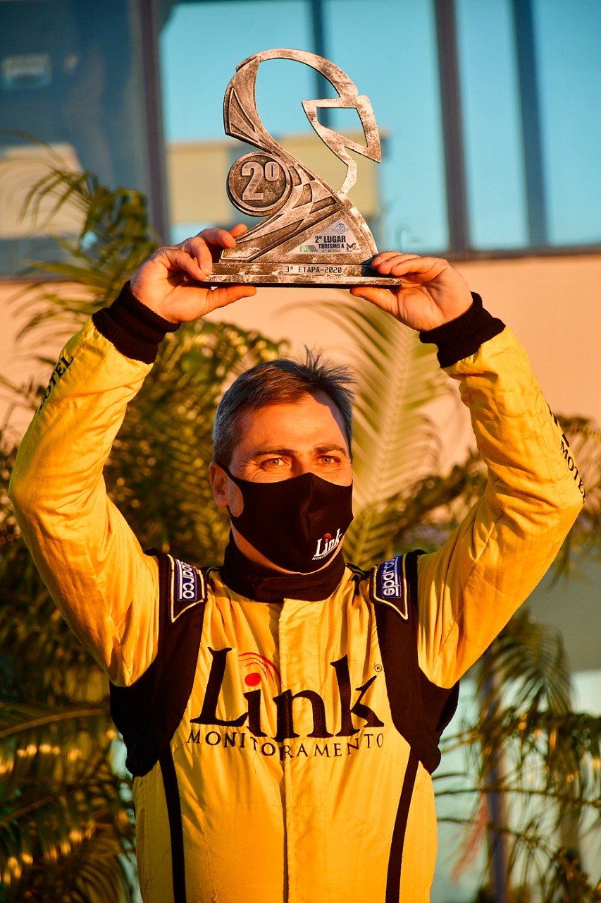 Sanito Cruz Júnior sagra-se campeão Paranaense da Turismo A