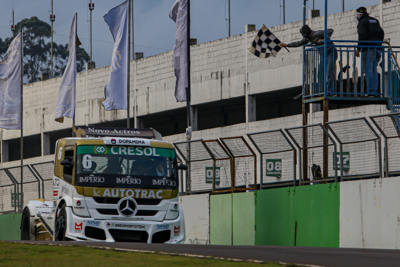Temporada da Copa Truck começa com vitória de Cirino e domínio da Mercedes-Benz