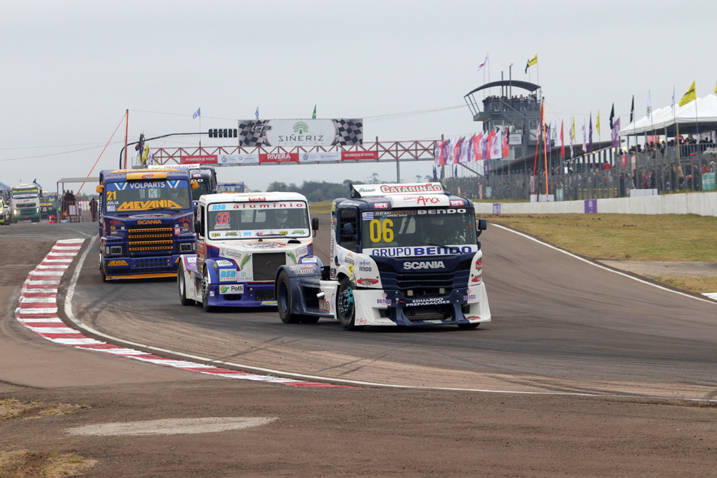 Com TV ao vivo, F-Truck realiza 2ª etapa da temporada no Uruguai
